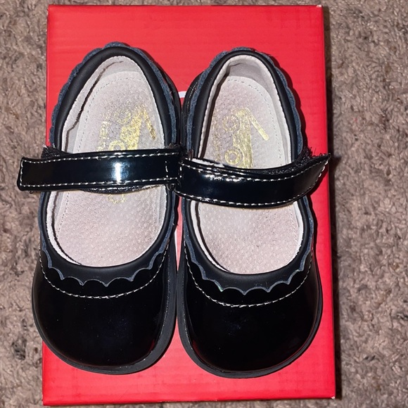 See Kai Run Black Patent Leather Shoes - Picture 4 of 6